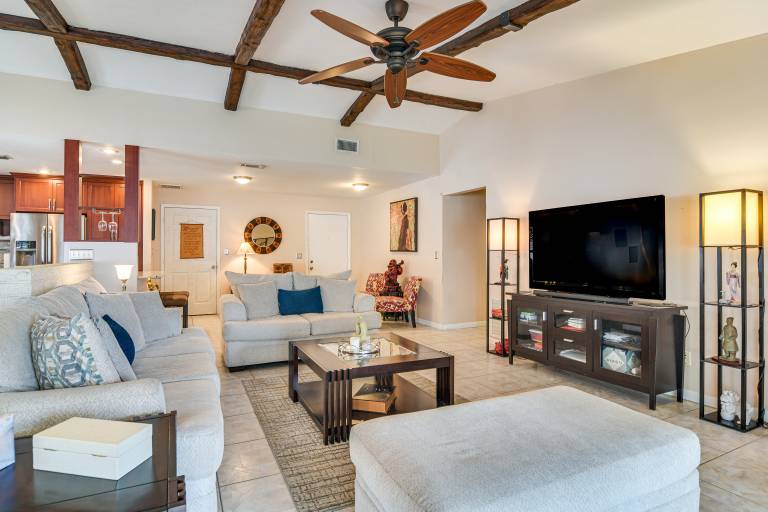 Outdoor Oasis Spacious Stay in Clearwater