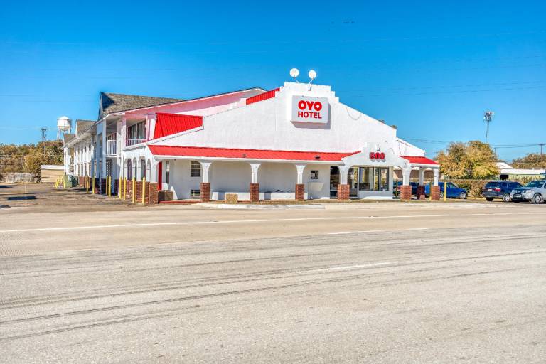 OYO Hotel Waco University Area/ I-35 in Oak Brook, TX