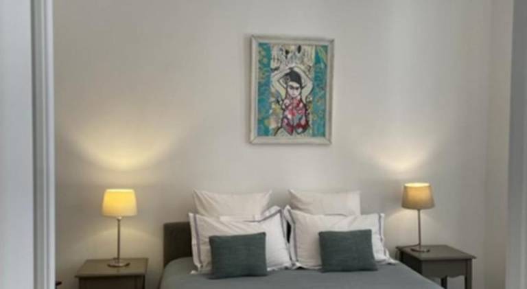 Belle suite au coeur de ville, petit dejeuner, jardin et bassin — photo 2
