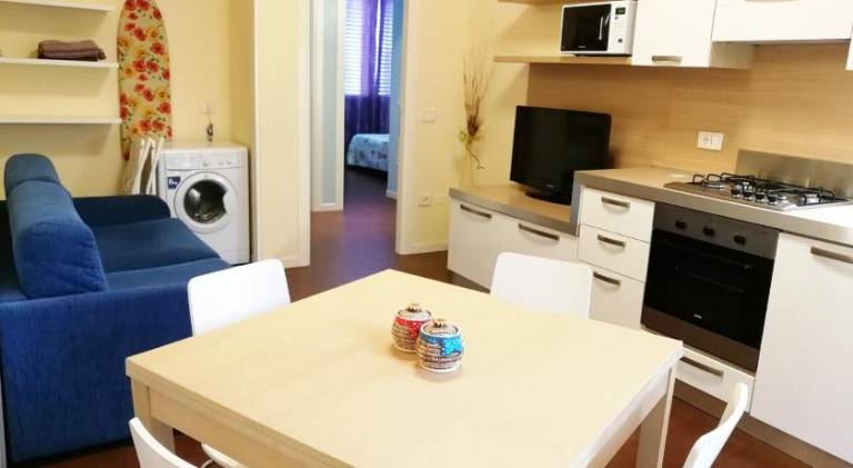 Serviced apartment with patio & yard — photo 5