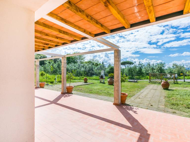 Vacation home with private pool, yard & terrace — photo 4