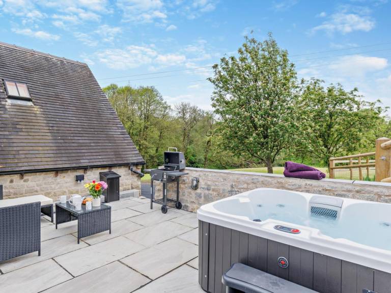 Lovely cottage with barbecue, garden & sauna | Dogs allowed in Stafford