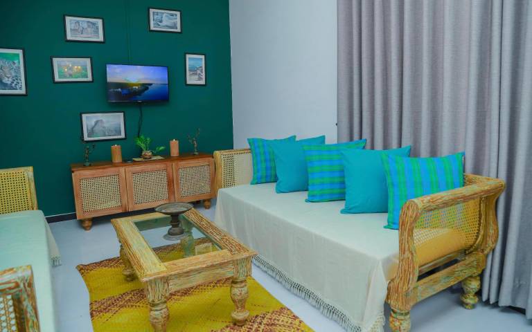 Beautiful villa with yard & pool | Pets allowed — photo 5