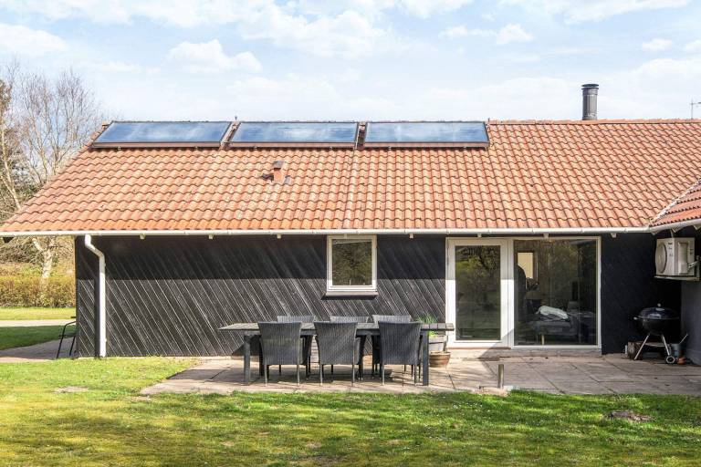 Fully equipped vacation home with barbeque, terrace & pool | Dogs allowed — photo 4