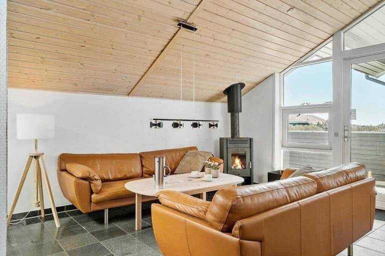 Vacation home with terrace, pool & BBQ — photo 5