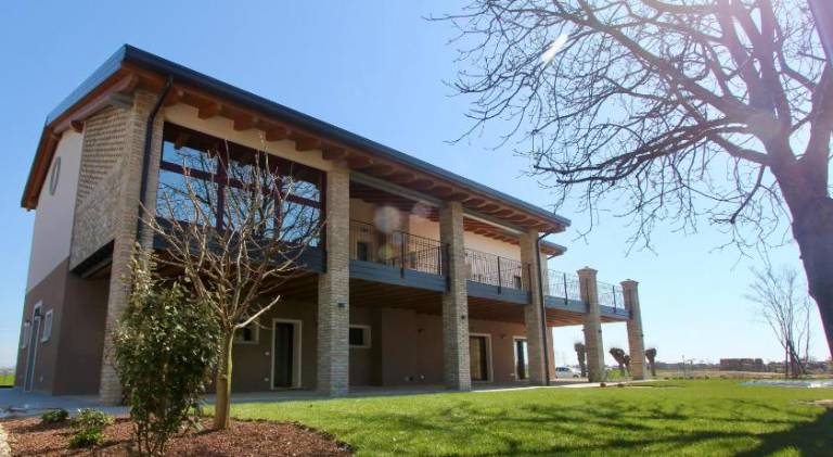 Farm with patio, jacuzzi & garden | Pets allowed in San Michele al Tagliamento