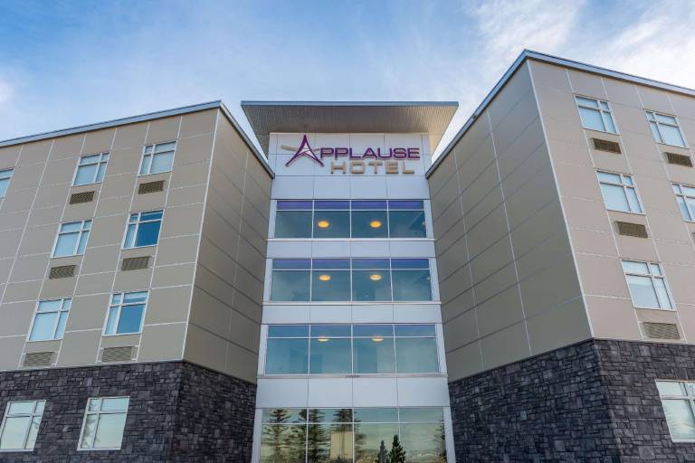 Applause Hotel Calgary Airport by CLIQUE