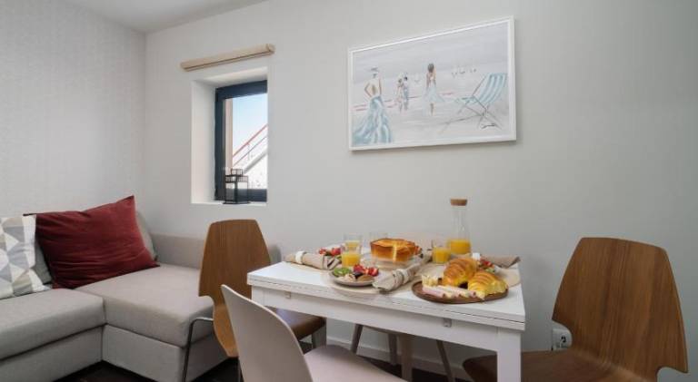 Apartment with patio | Close to Clérigos Church | Pets allowed — photo 2