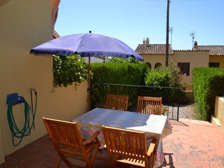 House with garden & pool — photo 3