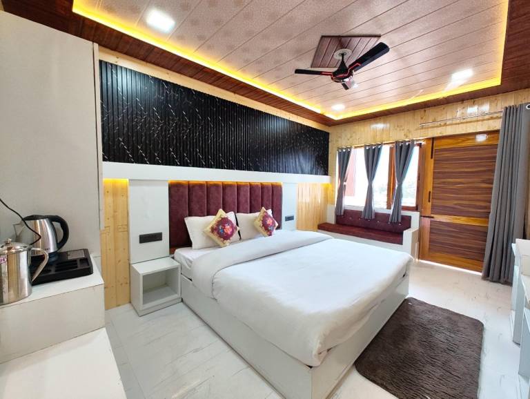 Serviced apartment  Nainital Lake