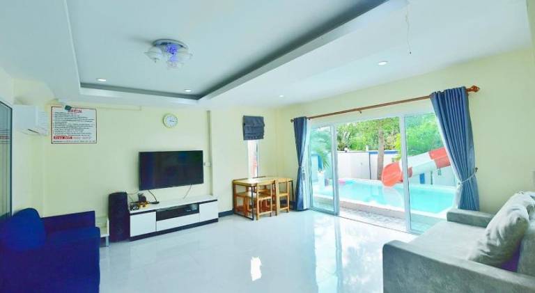 Villa with pool | Pets are welcome — photo 2