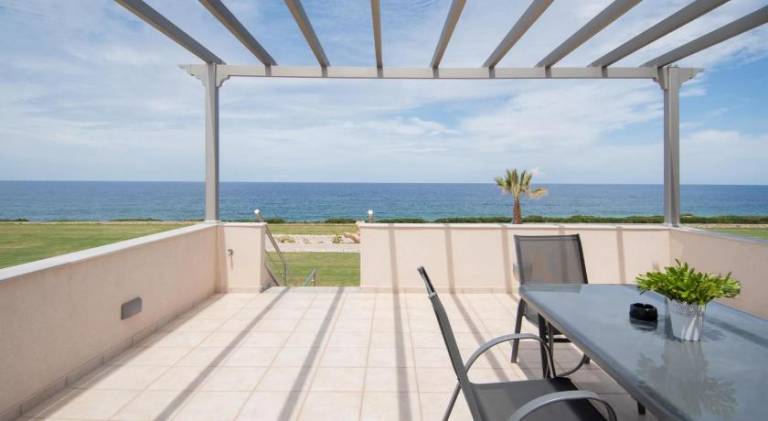 Wonderful serviced apartment with pool, terrace & yard | Pets allowed — photo 2