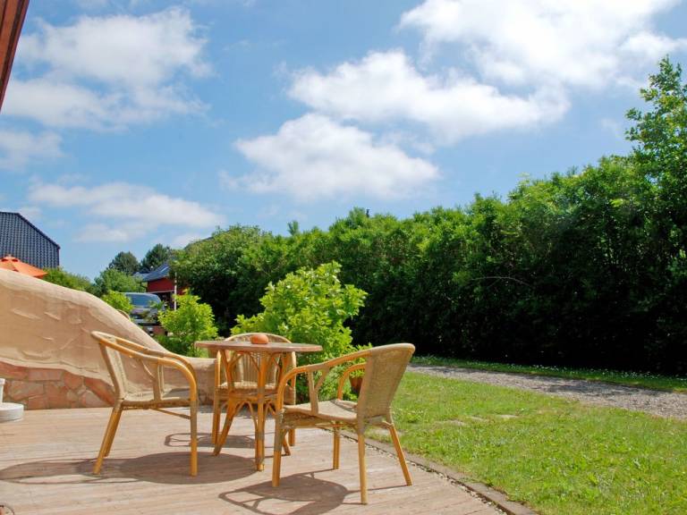 01 Ferienwohnung am Seliner See mit Terrasse H