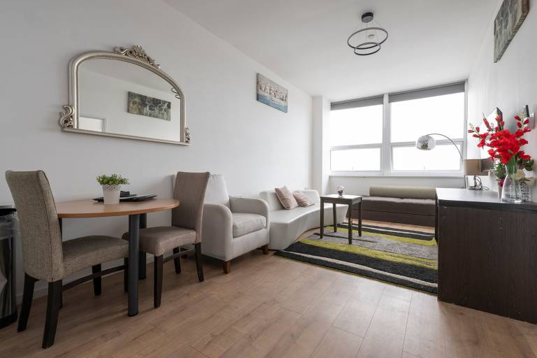 Charming home with gym access in West Bromwich