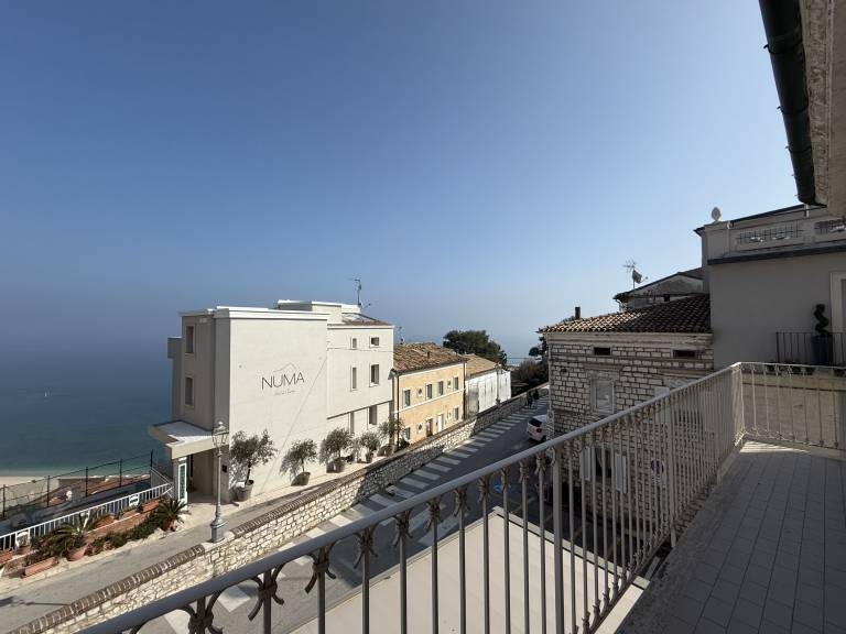 Apartment with patio | Sea view — photo 2