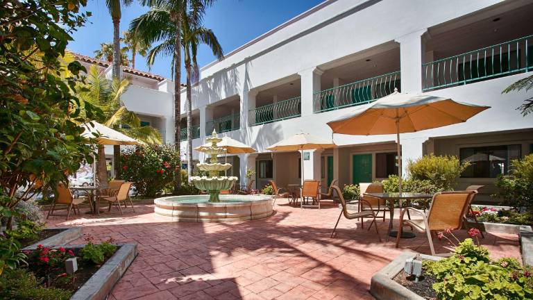 Casablanca Inn — photo 3