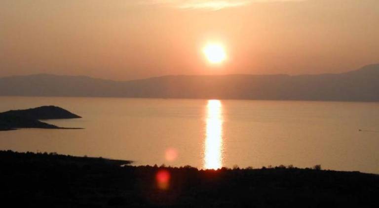 Lovely serviced apartment with patio & grill | Pets allowed in Omisalj