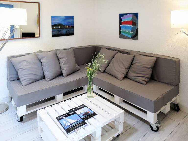 Fully equipped vacation home with terrace, barbecue & yard | Pets allowed — photo 3