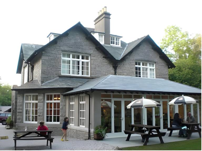 House with garden & patio | Pets allowed in Grange-over-Sands