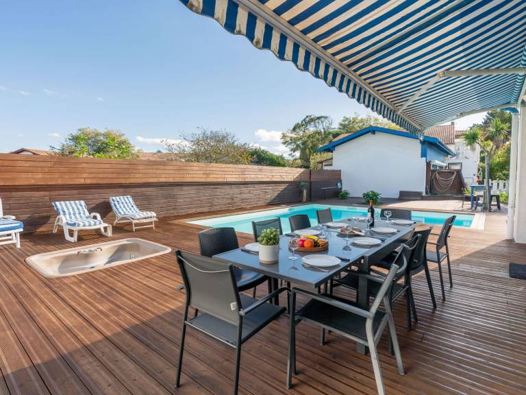 Vacation home with private pool, terrace & grill — photo 5