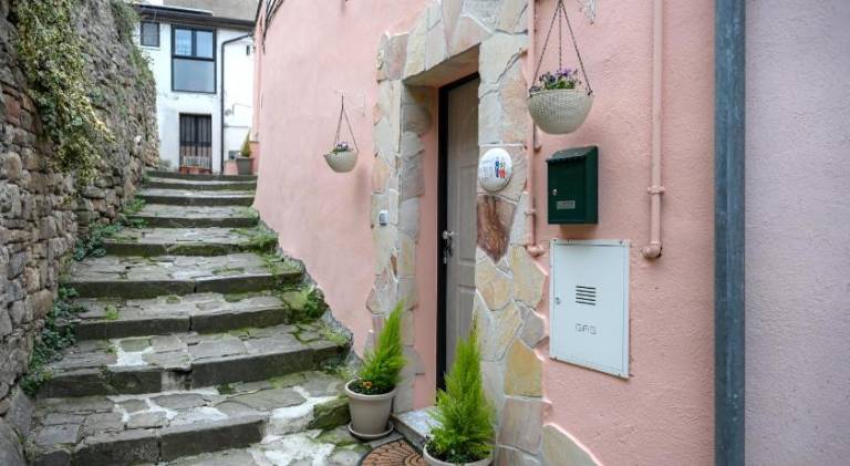 Serviced apartment with patio — photo 4