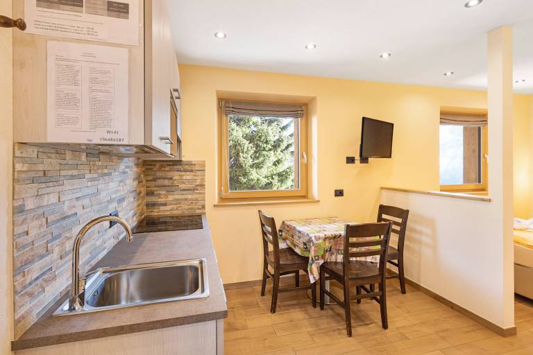 Pet-Friendly Apartment 'Angelina Casa Claudia' with Mountain View & Wi-Fi — photo 4