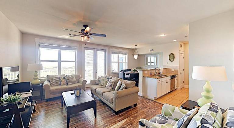 Apartment with terrace, grill & hot tub | Good for workation in Galveston, TX