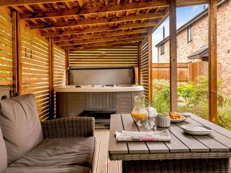 Fully equipped cottage with garden & jacuzzi | Pets allowed — photo 2