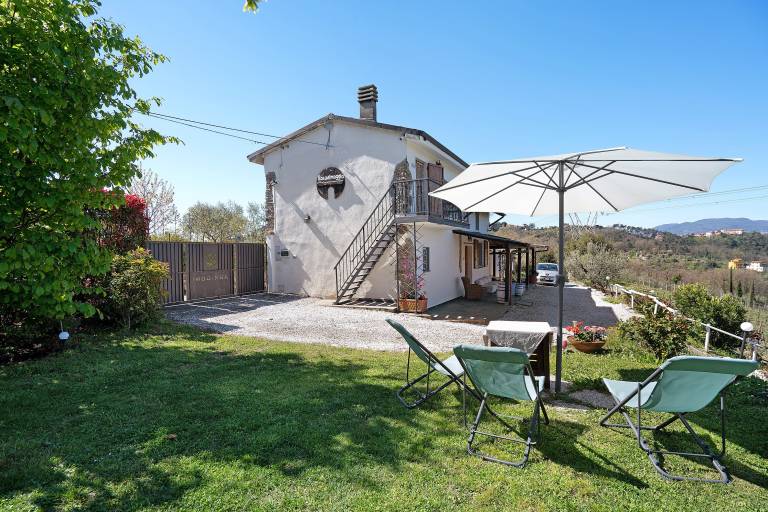 Holiday Apartment "Rosadimaggio Camelia" with Garden & Wi-Fi in Arcola