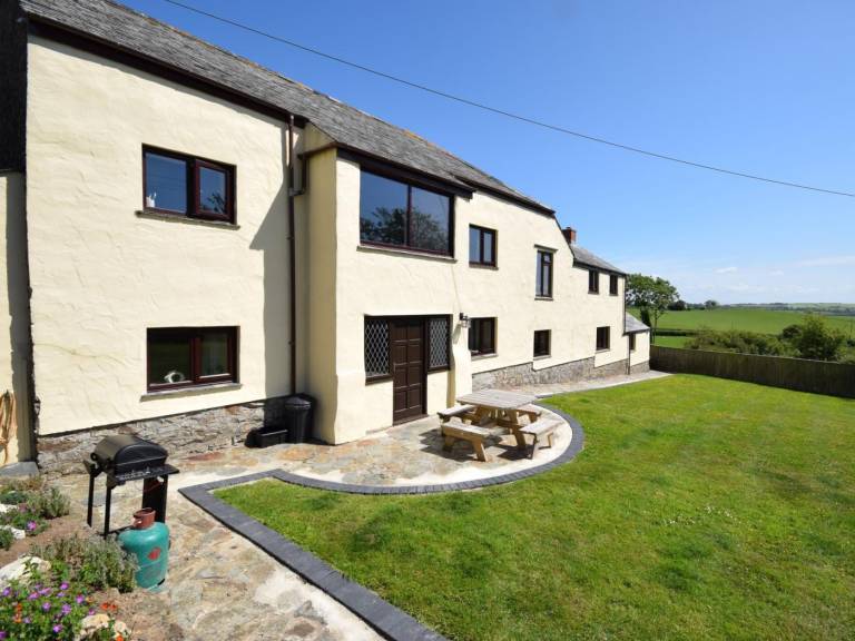 Cottage with yard in Bideford