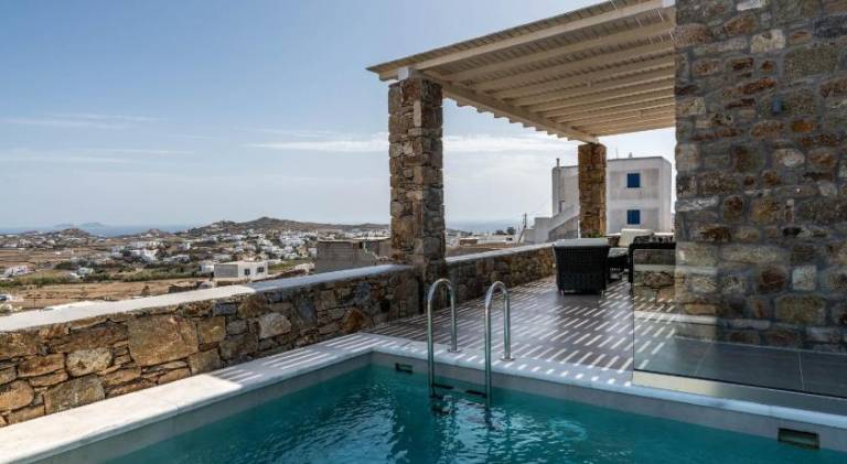 Villa with patio, garden & private pool in Mykonos