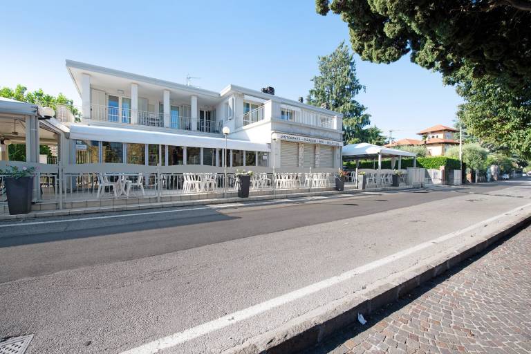 Fully equipped holiday apartment with patio & fast internet | Lake view | Close to the beach | Pets are welcome in Gardone Riviera