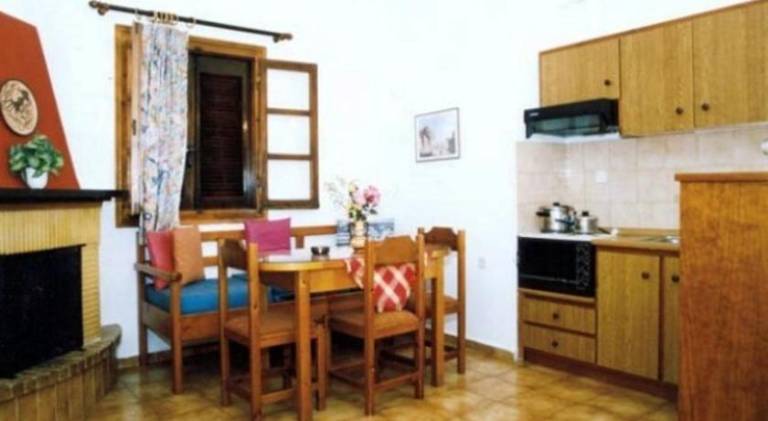 Lovely serviced apartment with yard, BBQ & terrace | Beach nearby | Pets are welcome — photo 5