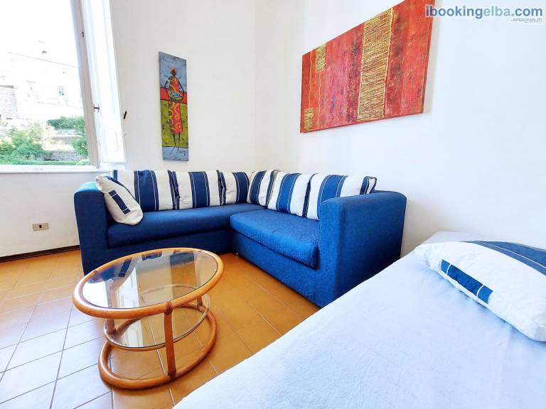 Rental apartment with yard — photo 4