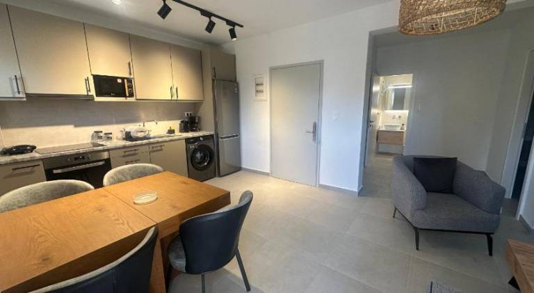 Apartment with patio — photo 5