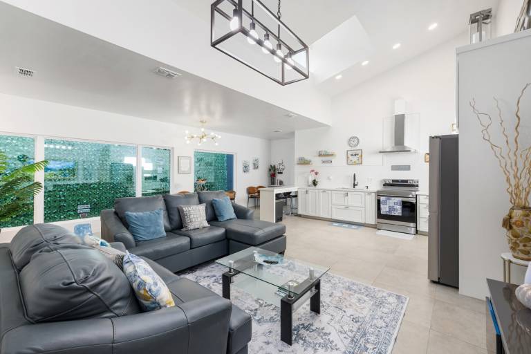 Family-friendly apartment with patio & garden | Dogs allowed — photo 3