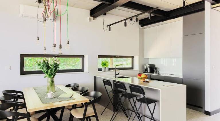 Vacation home with patio, yard & grill — photo 3