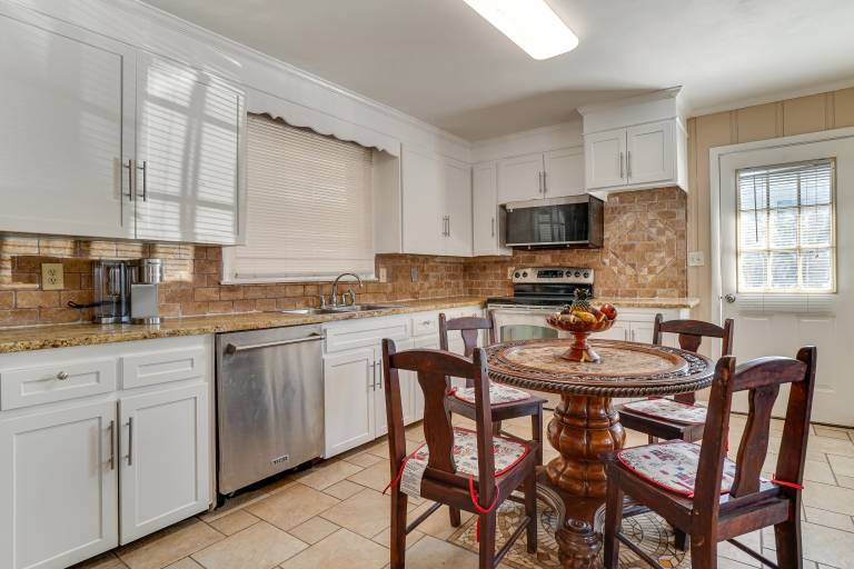 5 Mi to Broadway Fun! Group-Ready Nashville Home — photo 3