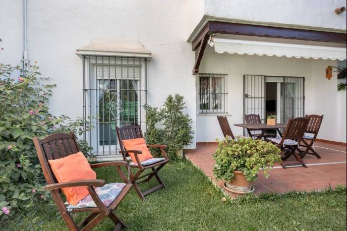 Rental apartment with garden, patio & pool — photo 2