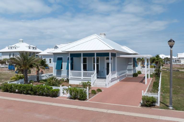 Sea Pointer Inn - Private beach house with Pool in South Padre Island, TX