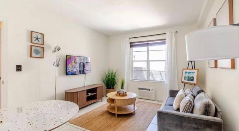 Holiday apartment | Beach nearby | Pets are welcome in Miami Beach, FL