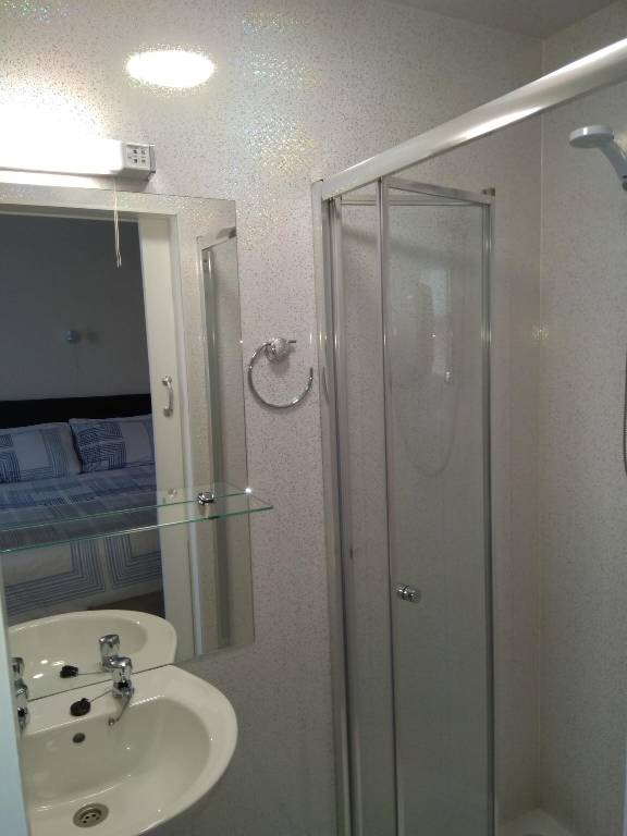 LAMPLIGHTER GUESTHOUSE — photo 5