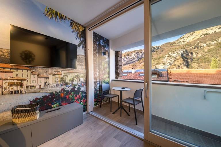 Apartment 'Boutique Red' with Balcony, Wi-Fi and Air Conditioning in Tenno