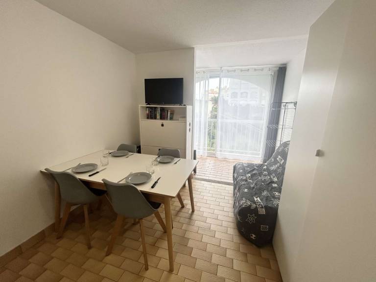 Cozy Studio with Private Parking Near Beach - Cap d'Agde in Agde