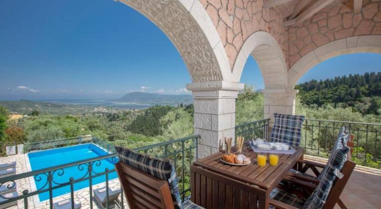 Big villa with jacuzzi, private pool & patio | Pets allowed — photo 3