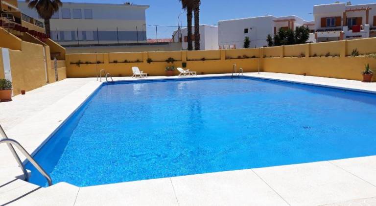 Apartment with pool — photo 5