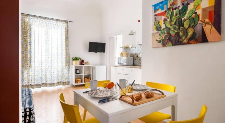 Agata & Rosalia 2 Suite Indipendenti e Comunicanti con Balcone & AC in Palermo