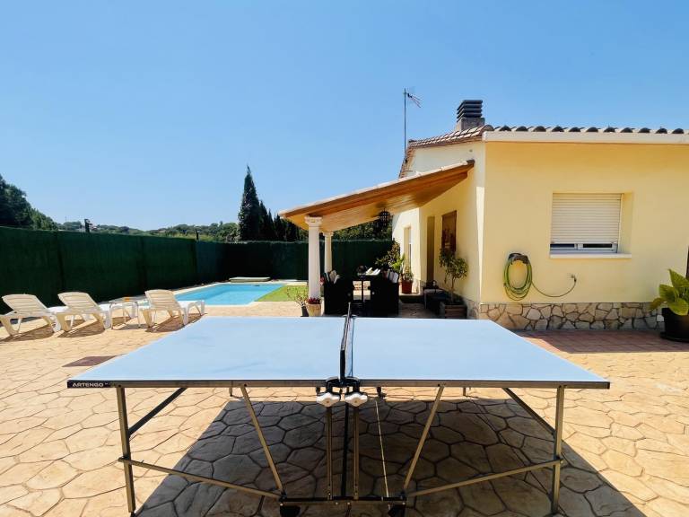 Children-friendly villa with barbecue, yard & private pool | Pets are welcome — photo 3