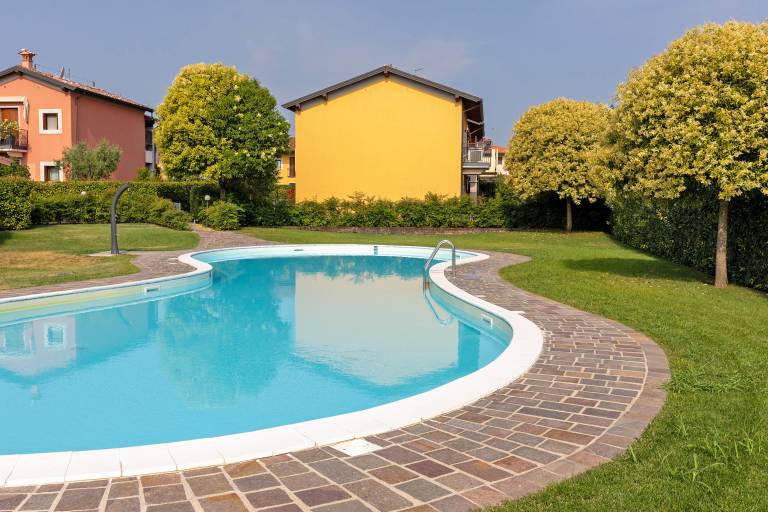 Vacation home with pool — photo 5