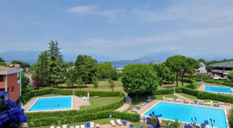 Wonderful holiday apartment with pool | Next to the beach | Pet-friendly in Pozzolengo